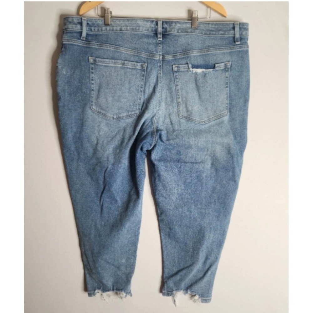 Lane Bryant Womens Distressed Mid-Rise Boyfriend Capri Jeans 22 Flex Magic Waist - Picture 2 of 7